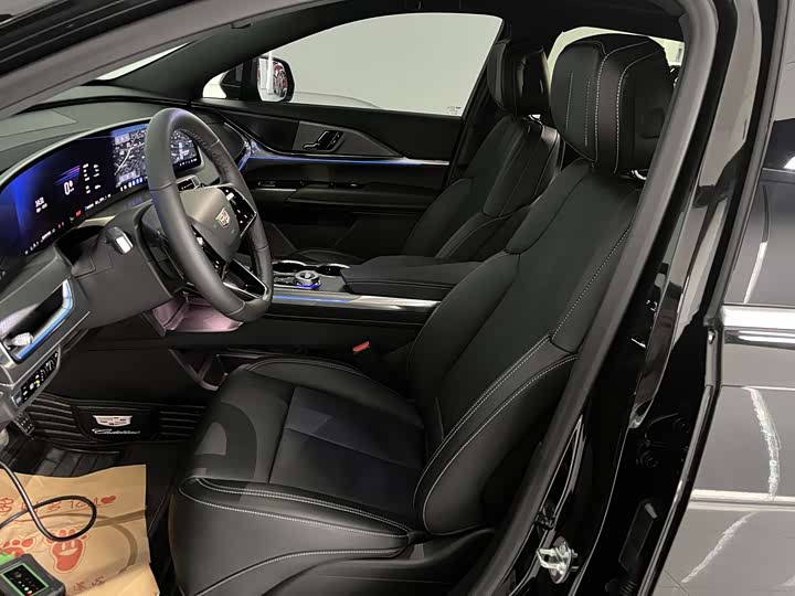 Фото 7 - Cadillac XT5