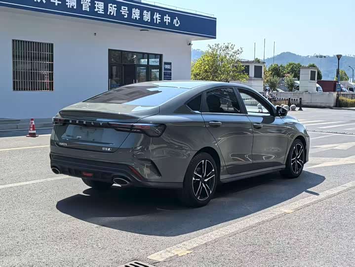 Фото 6 - Geely Binrui