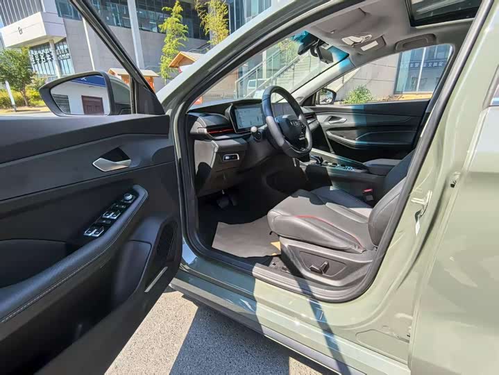 Фото 7 - Geely Binrui