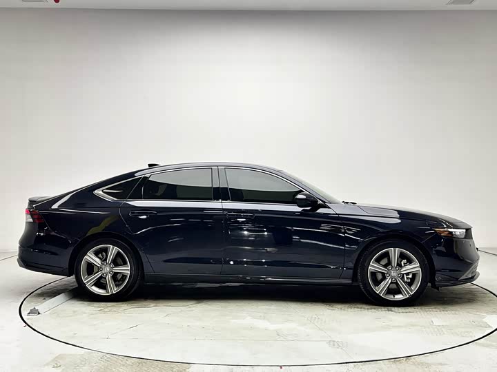 Фото 4 - Honda Accord Hybrid