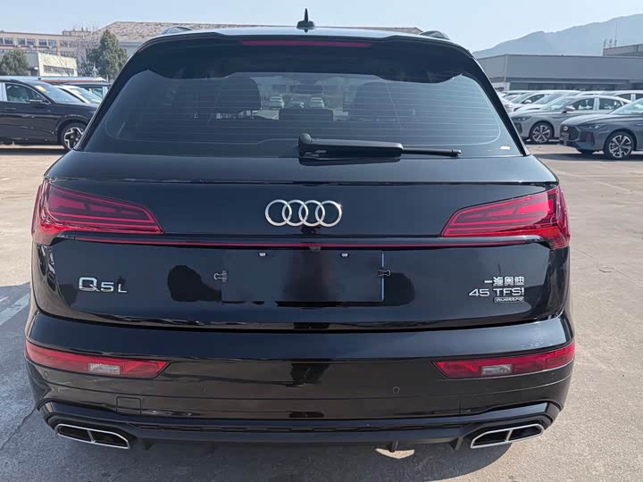 Фото 8 - Audi Q5L