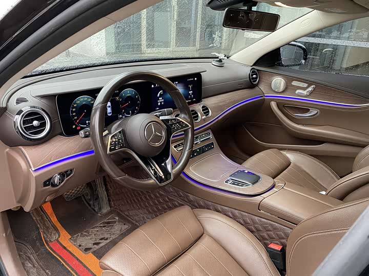 Фото 4 - Mercedes-Benz E-Class