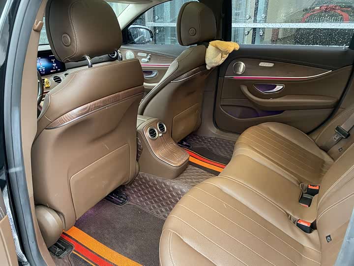 Фото 5 - Mercedes-Benz E-Class