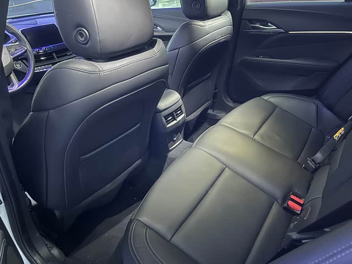 Фото 6 - Cadillac CT4