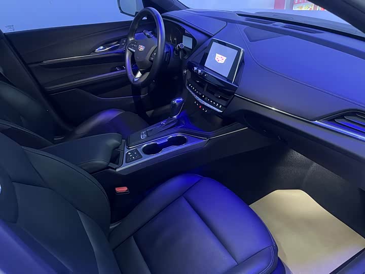 Фото 8 - Cadillac CT4