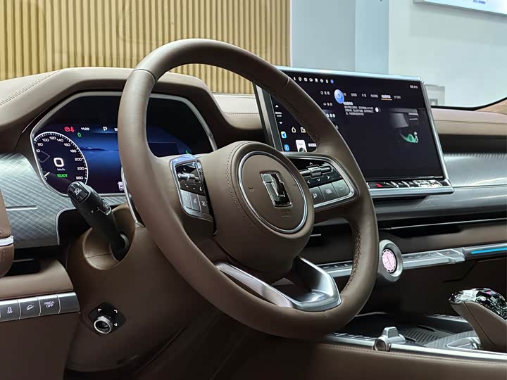 Фото 9 - Tank 700 Hybrid