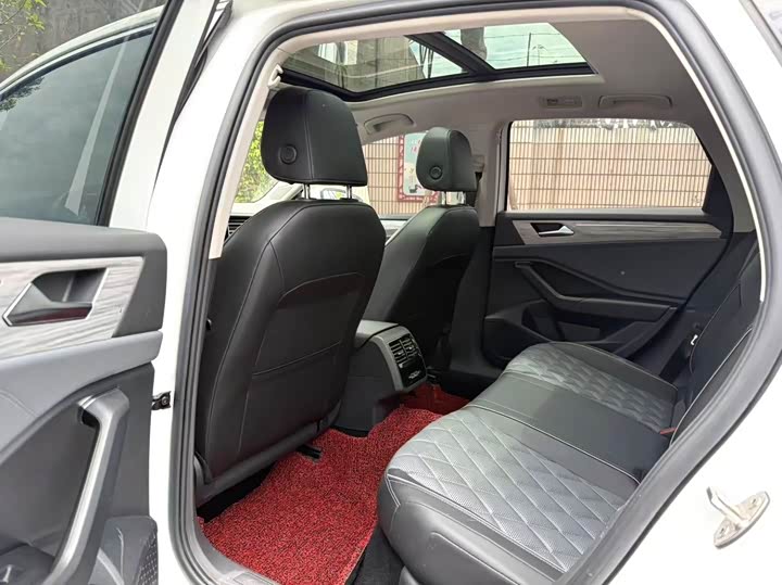 Фото 4 - Volkswagen Sagitar L