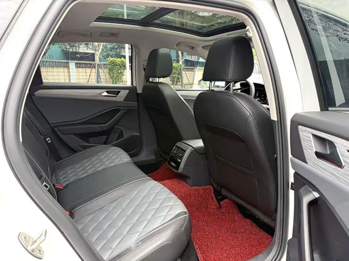 Фото 5 - Volkswagen Sagitar L