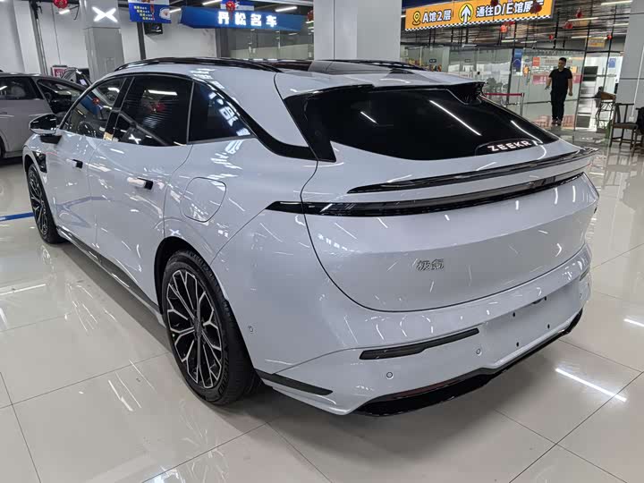 Фото 6 - Zeekr 007 GT