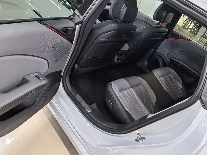 Фото 9 - Zeekr 007 GT