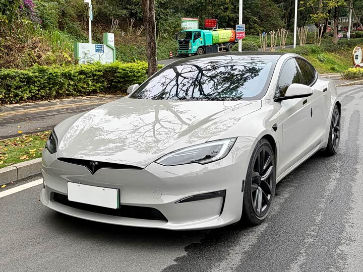 Фото 1 - Tesla Model S