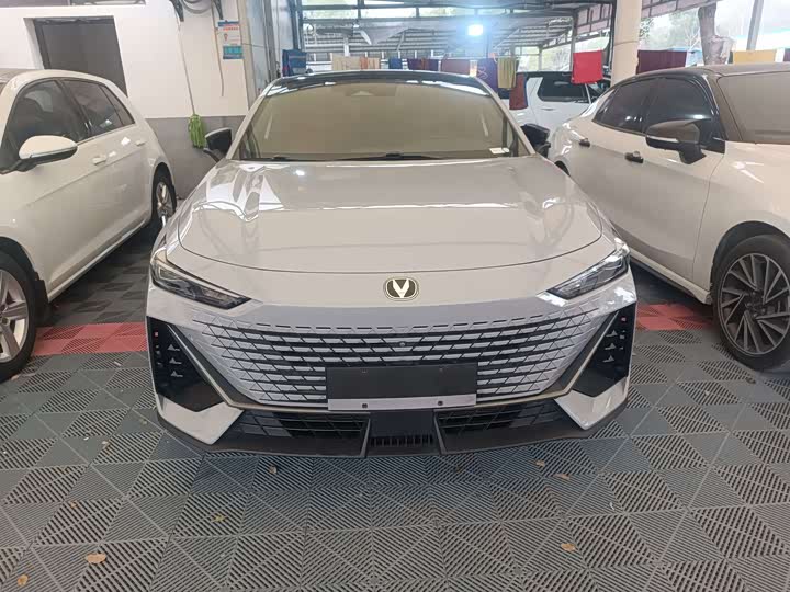 Фото 2 - Changan UNI-V