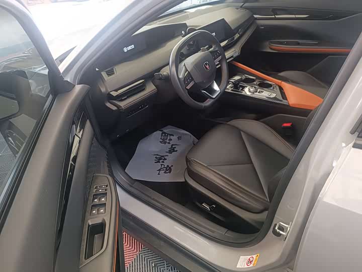 Фото 4 - Changan UNI-V