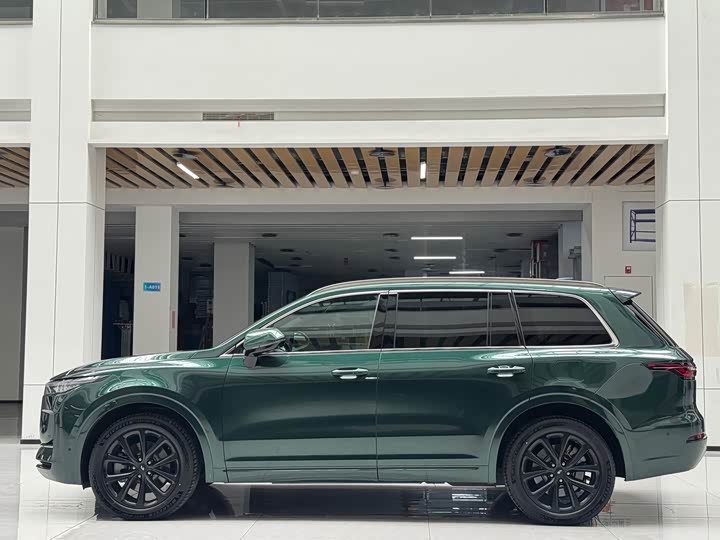 Фото 8 - LiXiang One