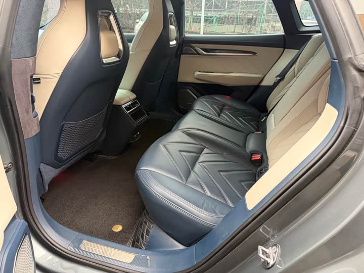 Фото 3 - Zeekr 001