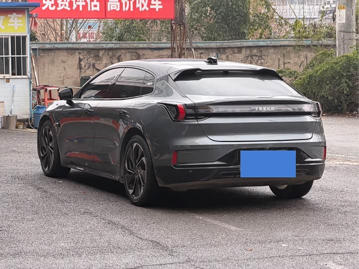 Фото 9 - Zeekr 001