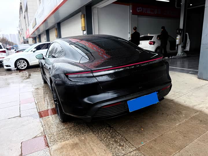 Photo 4 - Porsche Taycan