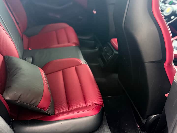 Photo 6 - Porsche Taycan