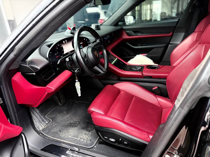 Photo 7 - Porsche Taycan