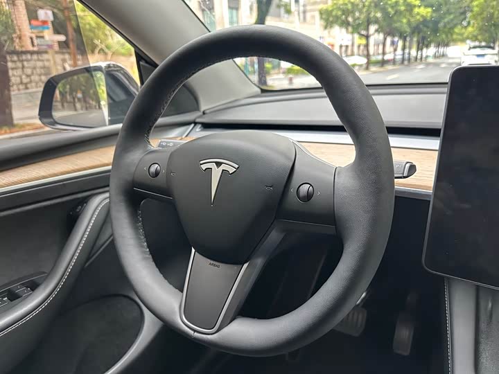 Фото 3 - Tesla Model Y
