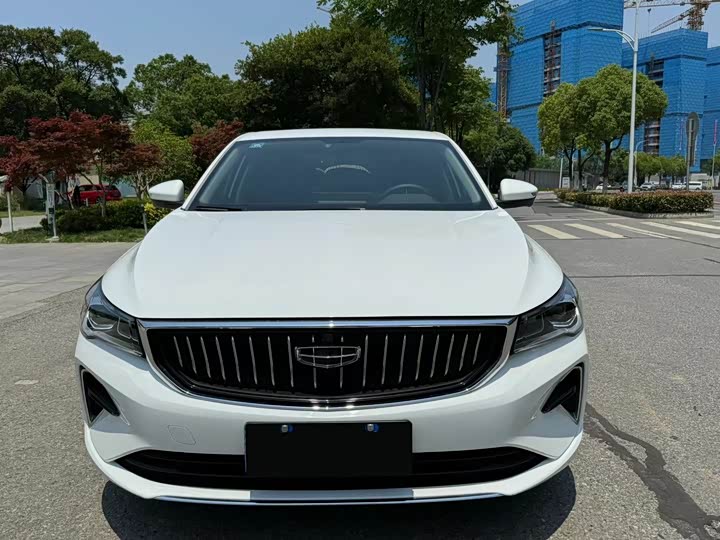 Фото 2 - Geely Emgrand