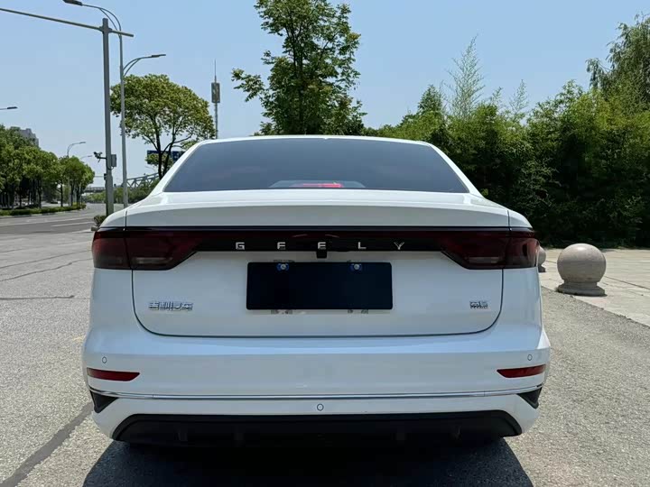 Фото 5 - Geely Emgrand