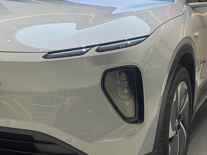 Фото 2 - Nio EC6