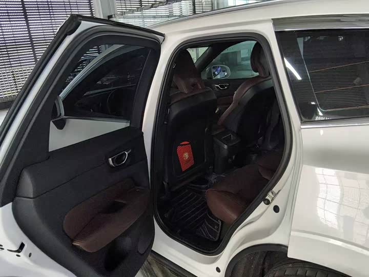 Фото 6 - Volvo XC60