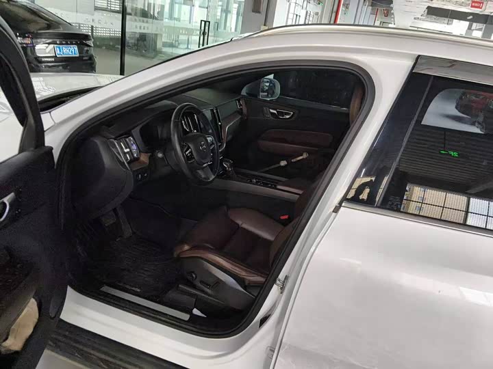 Фото 7 - Volvo XC60