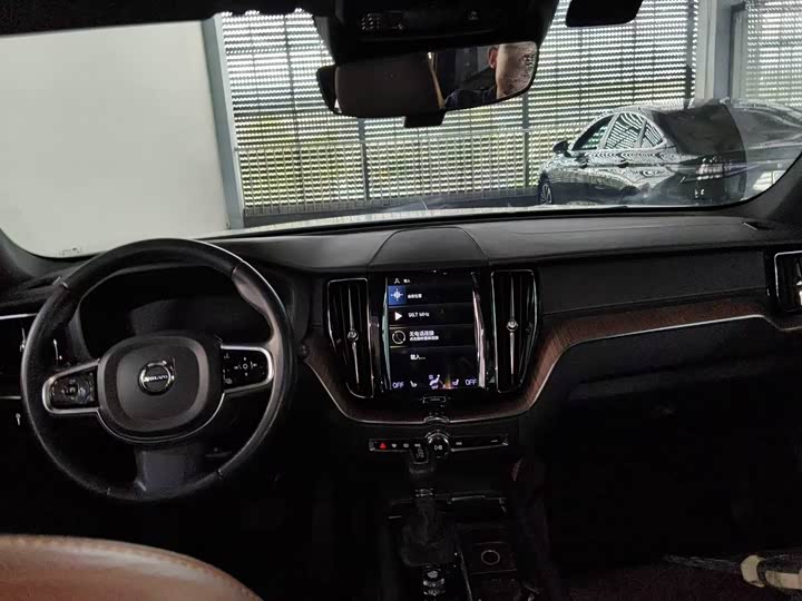 Фото 8 - Volvo XC60