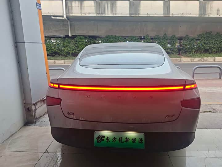 Фото 8 - XPeng P7