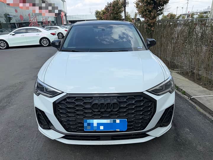 Photo 2 - Audi Q3 Sportback