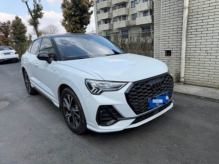 Photo 3 - Audi Q3 Sportback