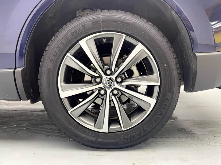 Фото 9 - Toyota Harrier