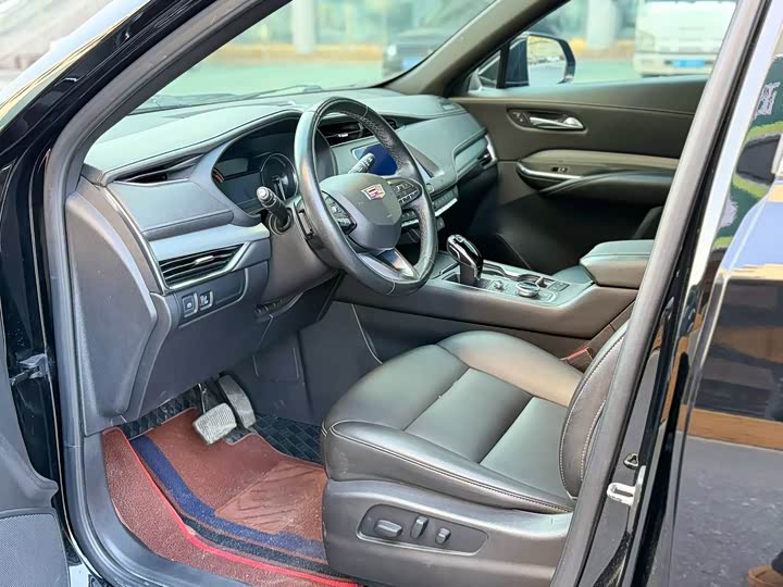 Фото 4 - Cadillac XT4