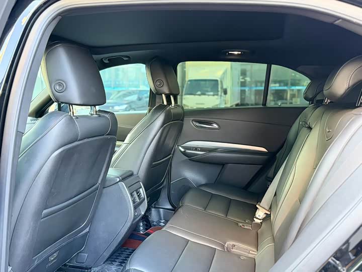 Фото 6 - Cadillac XT4