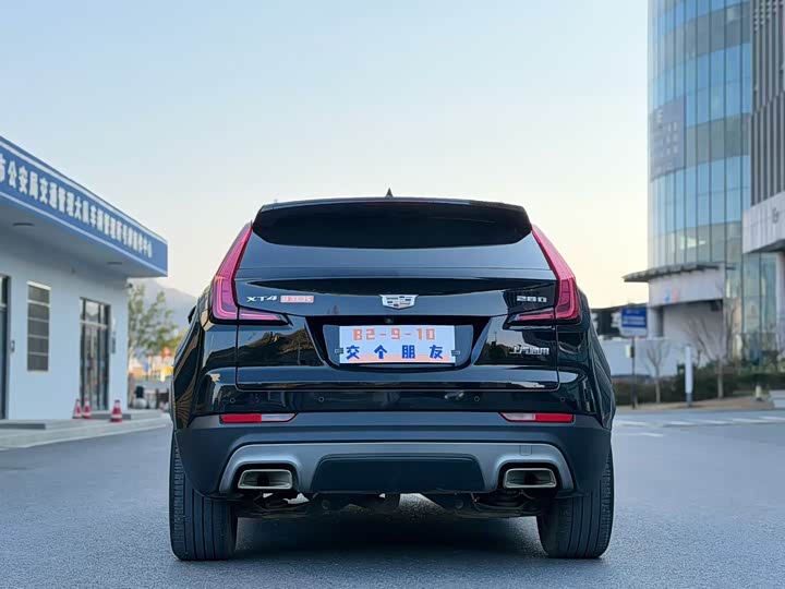 Фото 8 - Cadillac XT4