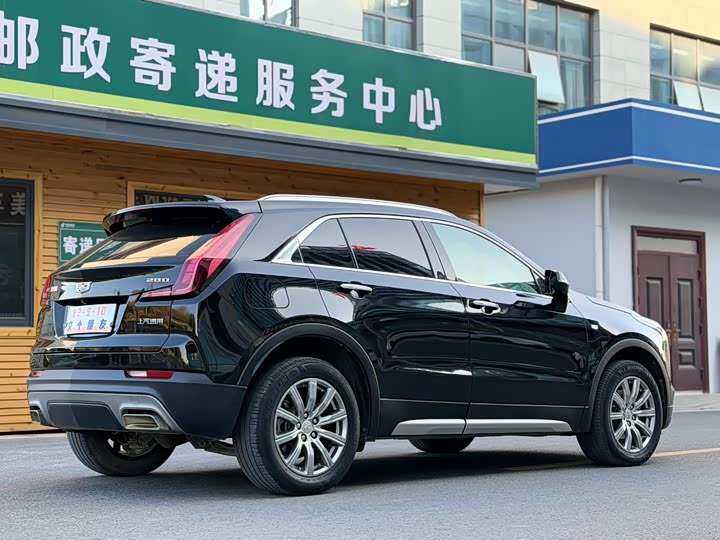 Фото 9 - Cadillac XT4