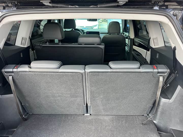 Photo 9 - Volkswagen Teramont X