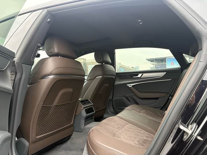 Фото 5 - Audi A7L