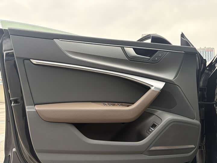 Фото 7 - Audi A7L