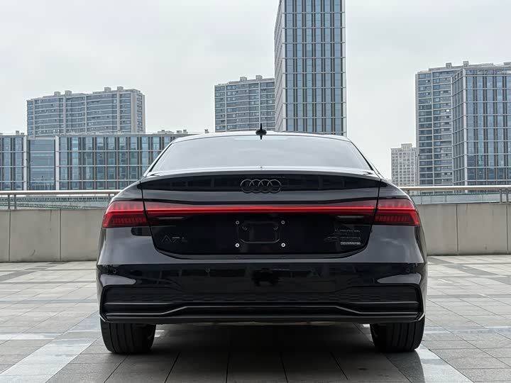 Фото 9 - Audi A7L