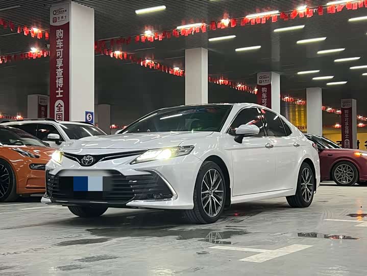Фото 1 - Toyota Camry