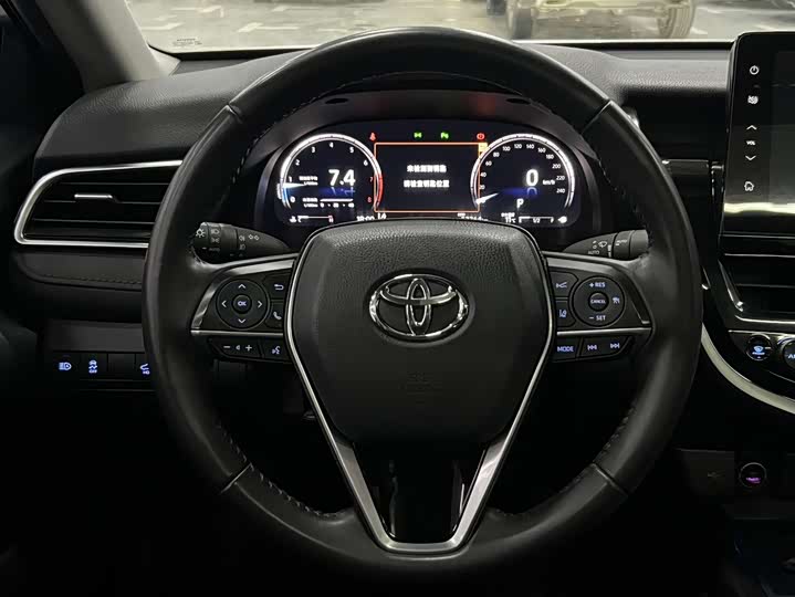 Фото 6 - Toyota Camry
