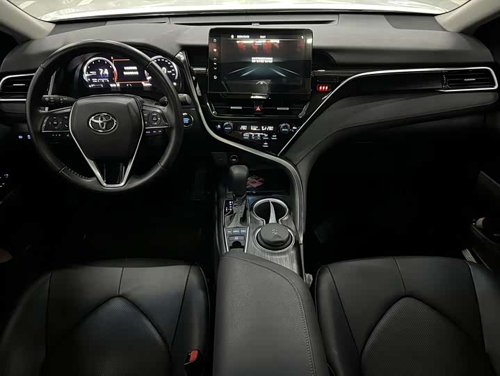 Фото 7 - Toyota Camry