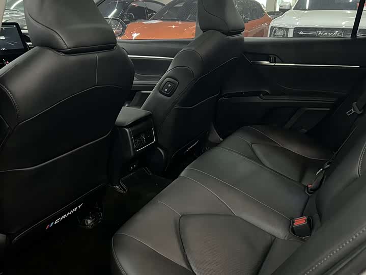 Фото 8 - Toyota Camry