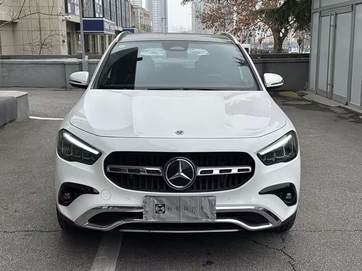 Photo 2 - Mercedes-Benz GLA-Class