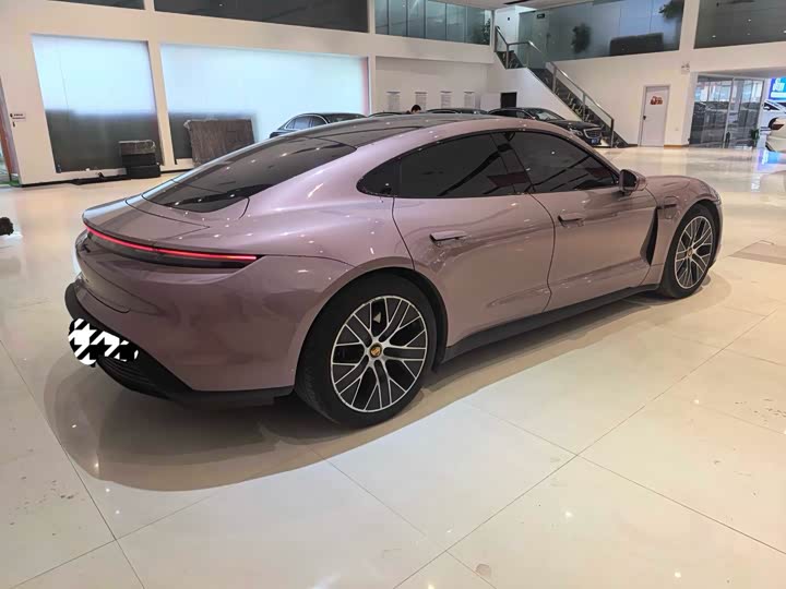 Фото 4 - Porsche Taycan