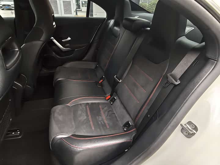 Photo 4 - Mercedes-Benz CLA-Class