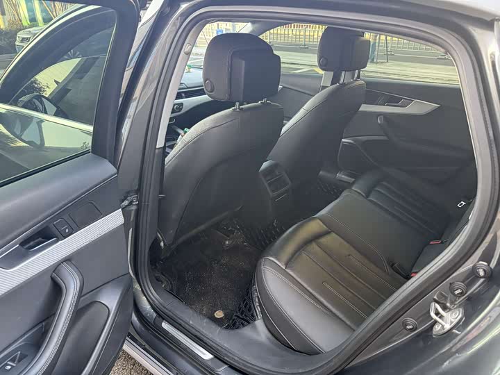 Фото 6 - Audi A4L